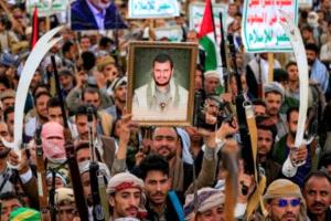 روسيا تدعم الحوثيين دبلوماسيًا وحربيًا.. كيف تغيّر تحالفاتهم ميزان القوى في اليمن؟