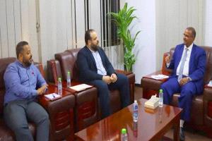 وزير الشؤون الاجتماعية يبحث مع منظمة رعاية الأطفال تعزيز التعاون في عدن