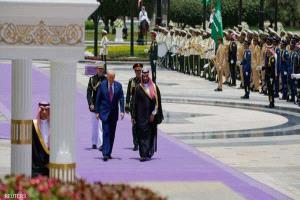 في استقبال ترامب بالسعودية.. ما سر السجاد البنفسجي؟