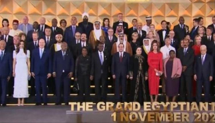 الرئيس السيسي وقرينته يتوسطان قادة العالم في لحظة تاريخية بافتتاح المتحف المصري الكبير
