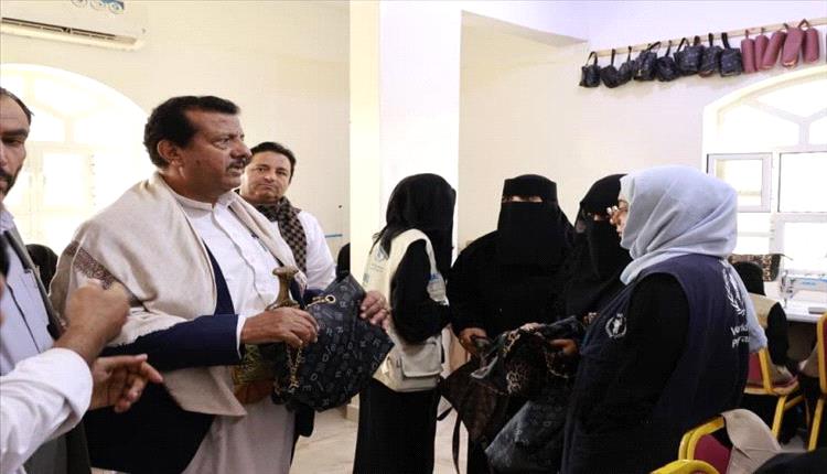 مأرب تختتم خمس دورات حرفية لـ200 مستفيد من الأسر النازحة والأشد ضعفًا