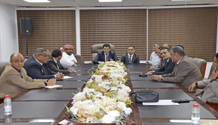 اجتماع عدن يعزز الاستقرار النقدي ويدعم التجارة الوطنية
