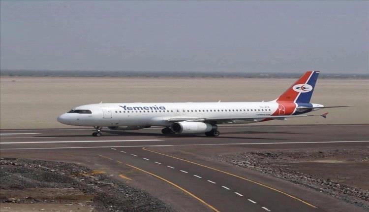 انطلاقة تاريخية لمطار المخا.. أول رحلة لطيران اليمنية تربط الساحل الغربي بالدولية
