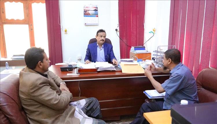 محافظ شبوة يستعرض خطط تطوير جمعية رعاية المعاقين ويؤكد دعم ذوي الاحتياجات الخاصة
