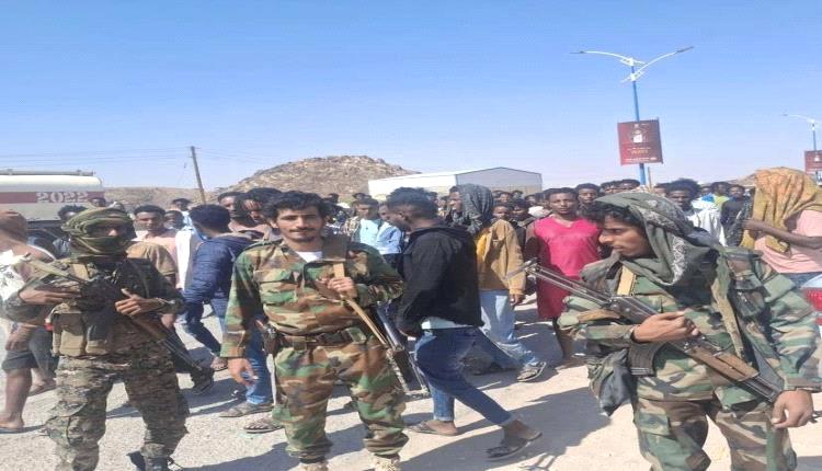 حملة أمنية في عتق لترحيل المهاجرين الأفارقة
