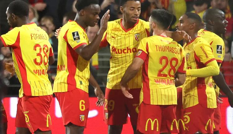 لانس يستغل تعثر المنافسين ويخطف المركز الثالث بالدوري الفرنسي
