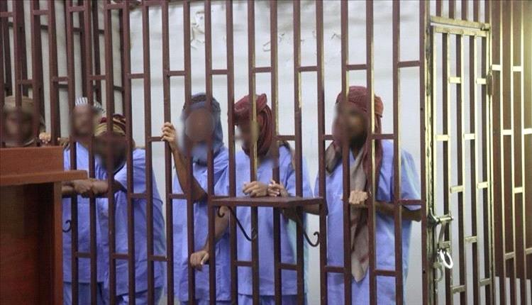 محكمة حضرموت تواصل محاكمة متهمين بالانتماء للقاعدة وتعرض أدلة مصوّرة
