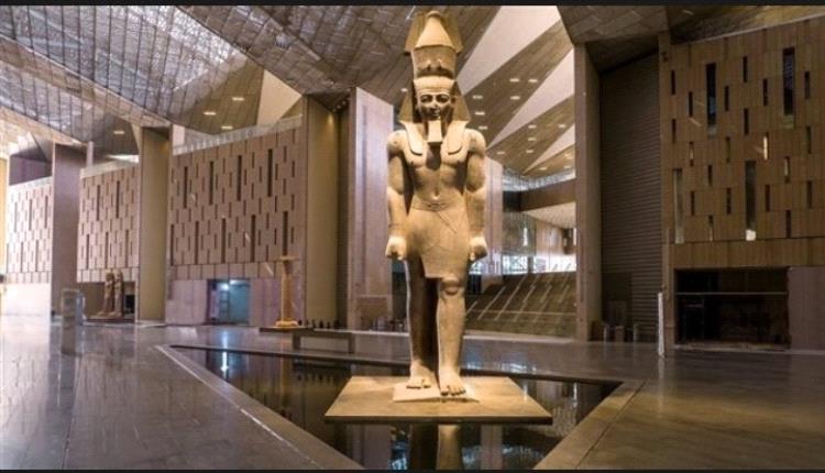 مصر.. السياحة تكشف حقيقة وجود أغطية بلاستيكية ممزقة حول سور المتحف المصري الكبير 