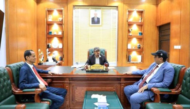 محافظ حضرموت يتابع تحديث منظومة المراقبة بمطار الريان لتعزيز السلامة الجوية