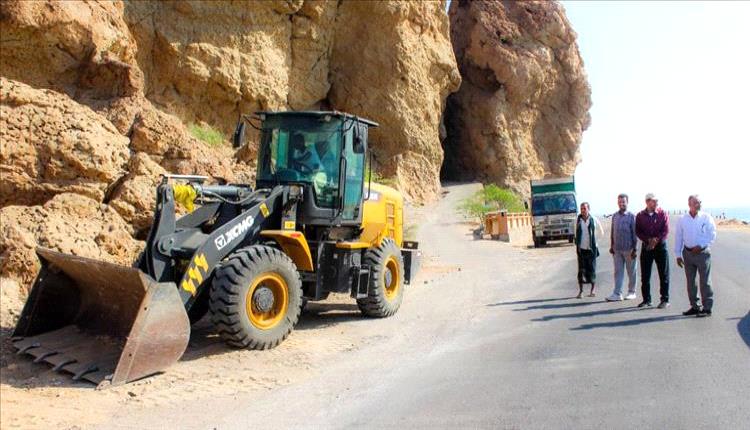 مدير عام بروم ميفع يتفقد أعمال صيانة الخط الدولي بعد السيول
