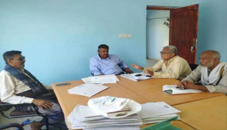 رئيس انتقالي خنفر يلتقي مدير مكتب الزراعة والري بالمديرية
