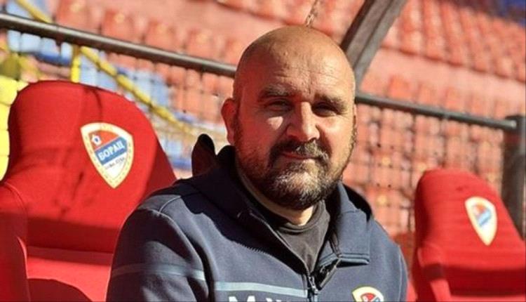 وفاة مفاجئة لمدرب صربي على أرض الملعب تهز كرة القدم
