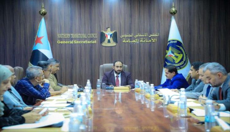 أمانة الانتقالي تؤكد أهمية توريد الإيرادات للبنك المركزي لضبط الأسعار
