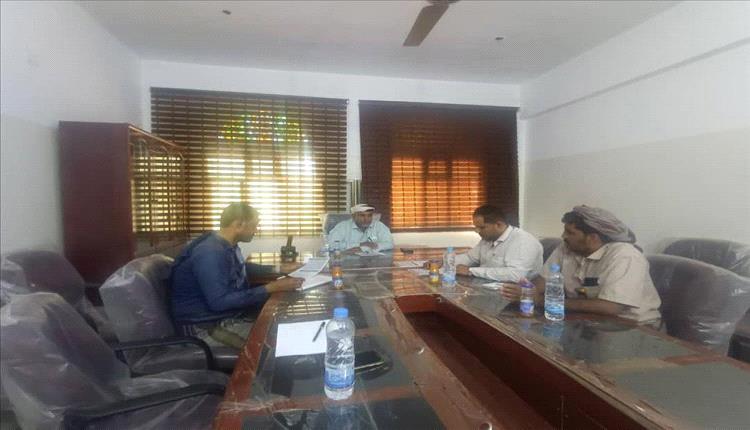 مدير عام المحفد يبحث مع منظمة كير آلية جديدة لاستهداف المساعدات الغذائية
