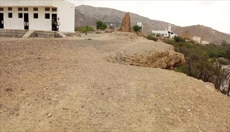 خطر يهدد تلاميذ "هيثة" منحدر قاتل يترقب والإنقاذ بيد المحافظ ابن الوزير