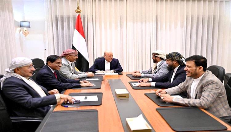 اليمن تبدأ خطوات الإصلاح الاقتصادي إغلاق موانئ وحسابات موحدة للبنوك