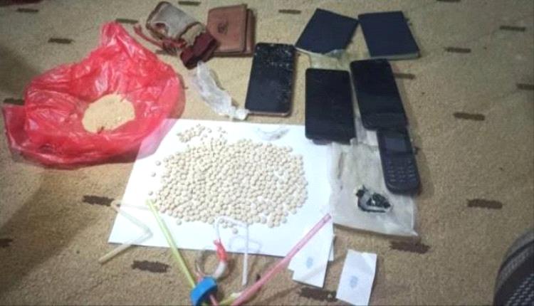 القبض على مروّج مخدرات بحوزته كبتاجون وشبو