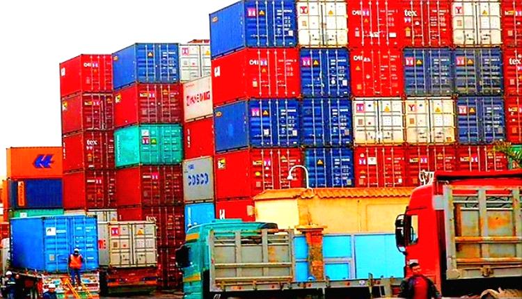 تحرير الدولار الجمركي.. بين إنقاذ الخزينة وانفجار الأسعار