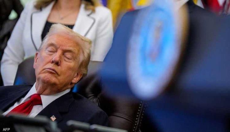 ترامب "نائما".. صور تكتسح الإنترنت والبيت الأبيض يعلق