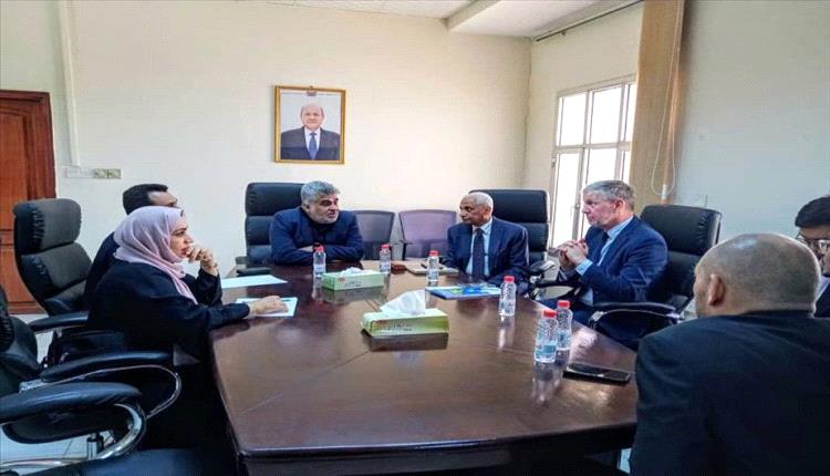 عدن: باصهيب يلتقي وفد البنك الدولي لتطوير قطاع المياه وتحسين البنية التحتية