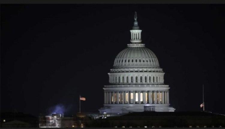 تصاعد الدعوات لإراحة رعيم الاقليه الديمقراطية بالكونغرس شومر بعد "الاستسلام" في معركة الإغلاق الحكومي