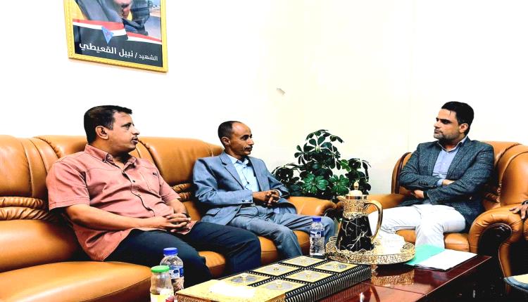 نائب وزير الإعلام يوجّه بصرف مخصص مالي شهري للصحفي محمد القادري