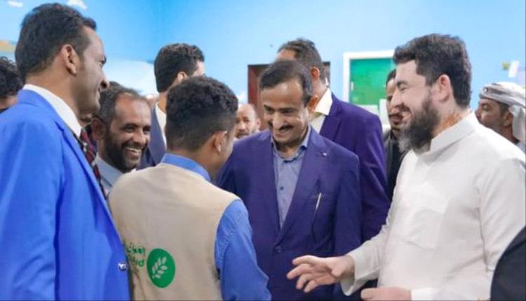 محافظ شبوة يفتتح مخيمًا مجانيًا لجراحة العيون بمستشفى شبوة العام
