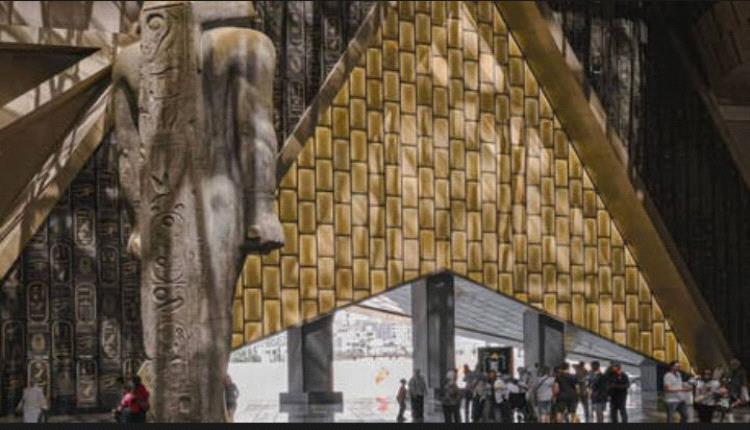 عاجل - فتاة تثير غضب المصريين بتصرف مسيء داخل المتحف الكبير