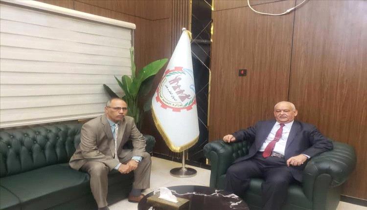 وزير الخدمة المدنية يطلع على أوضاع المياه والصرف الصحي بوادي حضرموت ويؤكد دعم تطوير القطاع
