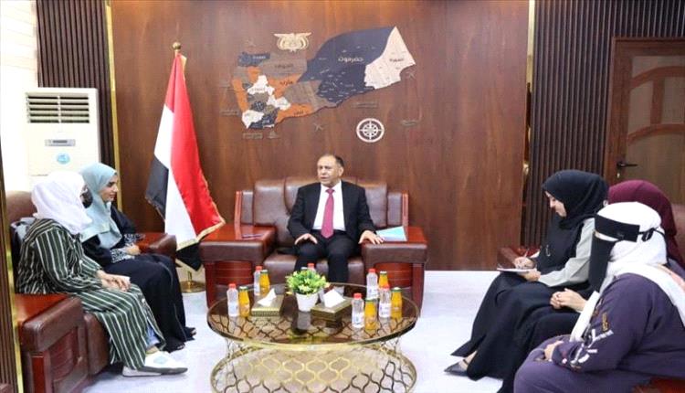 وزير الصناعة والتجارة يؤكد على تمكين المرأة اقتصادياً وتعزيز دورها في التنمية