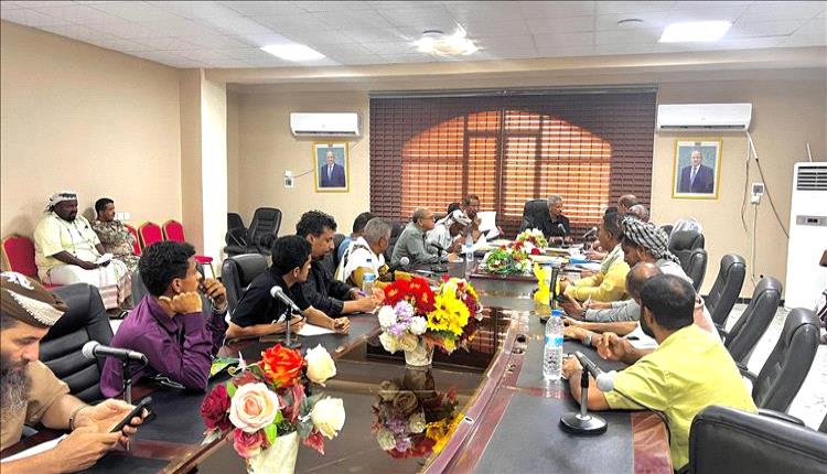 محافظ لحج يطلق مشاريع تنموية لتعزيز الصحة والتعليم في تبن
