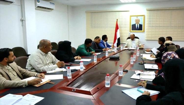 وزارة الصناعة والتجارة تناقش توطين صناعة الدواء وتعزيز الاستثمار في عدن
