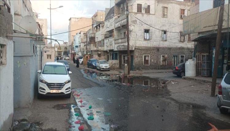 أهالي بلوك 37 في المنصورة يشكون من طفح المجاري المستمر
