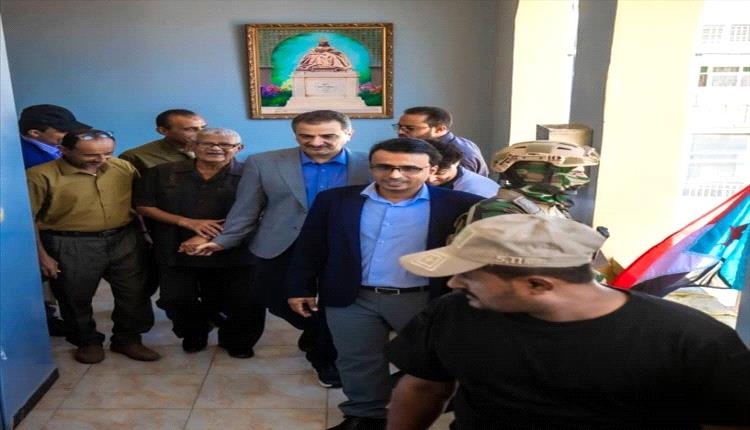 محافظ عدن يزور مكتب الثقافة ويعلن دعم مشاريع ثقافية لتعزيز مكانة المدينة الفنية