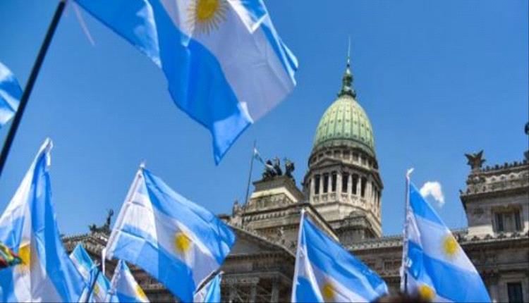 انفجار هائل في إيزيزا قرب بوينوس آيرس يجرح 22 ويشعل سماء المدينة