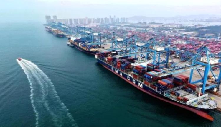 الصين تعلق رسوم الموانئ الأمريكية وتشدّد قيود تصدير الفنتانيل