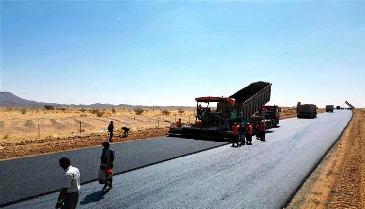 السعودية تنقذ طريق "الموت" اليمني وتحوله شريان حياة