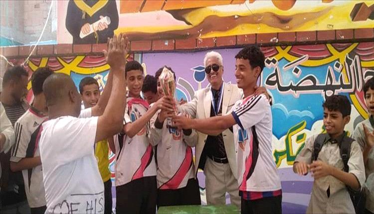 صف تاسع (أ) يتوج ببطولة كرة اليد الخماسية بمدارس النهضة النموذجية