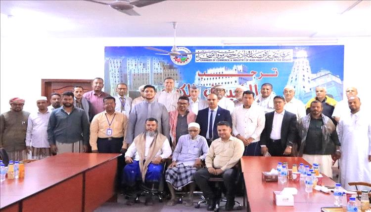 غرفة تجارة حضرموت تبحث مع التجار والبنوك سبل تعزيز الاقتصاد الوطني


