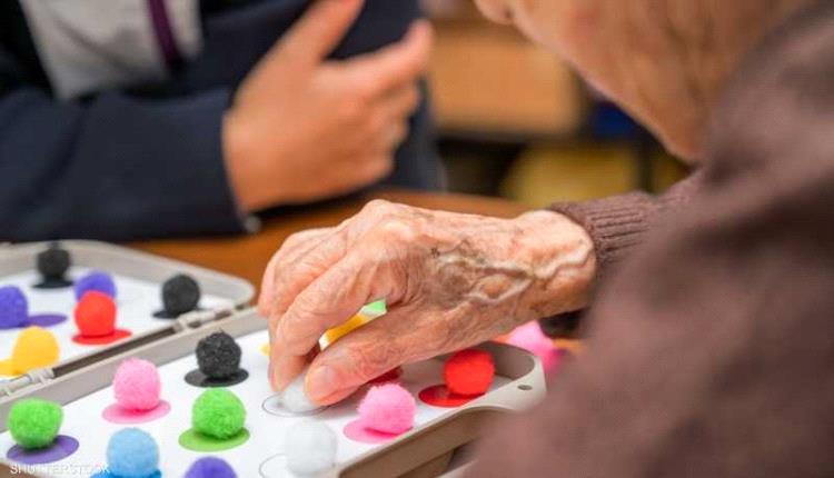 دراسة: انخفاض الدخل يرفع خطر الإصابة بالخرف