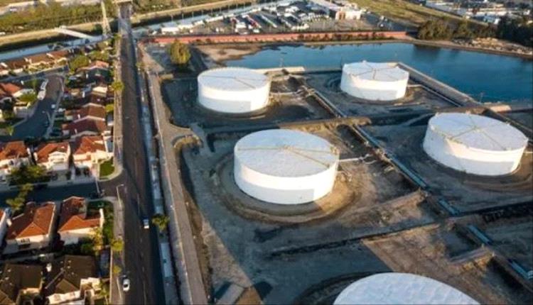 ارتفاع المخزونات العالمية والنفط الأمريكي يتراجع