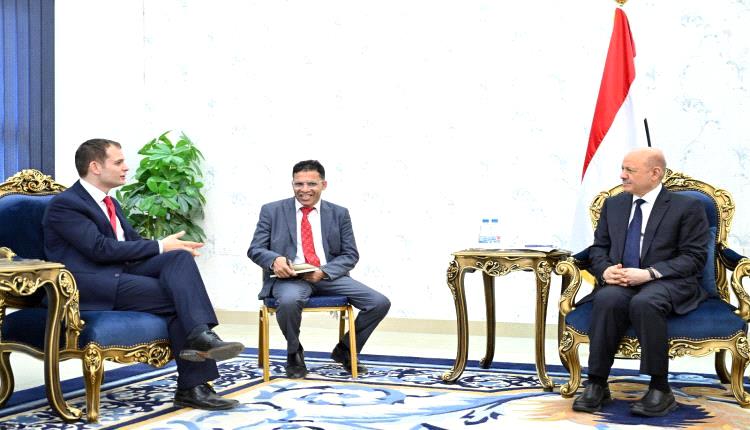 العليمي: وحدة مجلس القيادة ثابتة.. والحوثيون جزء من استراتيجية ابتزاز إيرانية أوسع