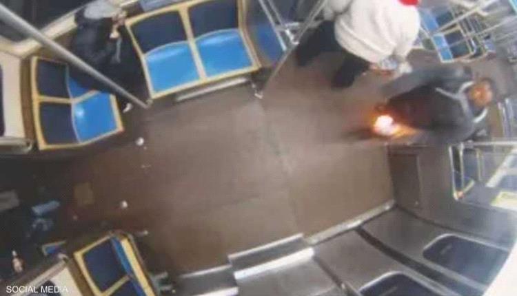 اتهام رجل في شيكاغو بإشعال النار في امرأة داخل قطار