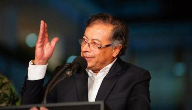 بيترو يواجه اتهامات تهريب المخدرات بكشف حساباته علناً