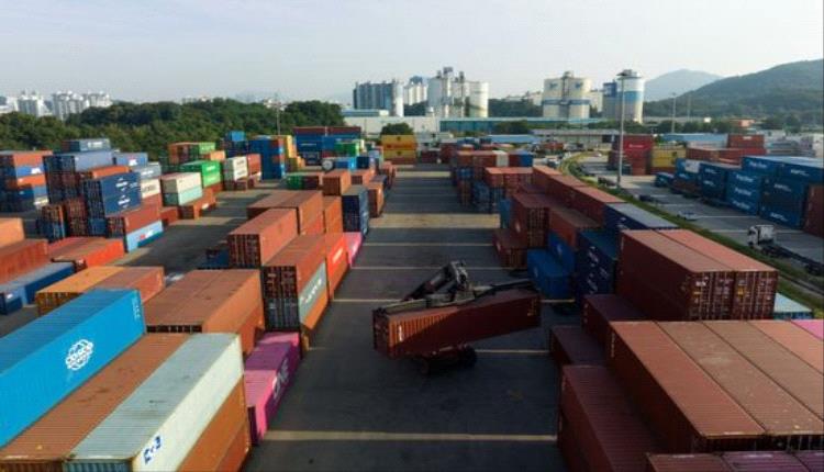 الصادرات اليابانية تنمو عالميًا… رغم ضغط الرسوم وتراجع الشحنات إلى أمريكا
