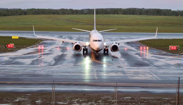 عاجل | رويترز عن مطار فيلنيوس في ليتوانيا وقف الرحلات الجوية مؤقتا بسبب تحرك مناطيد باتجاه المجال الجوي للمطار