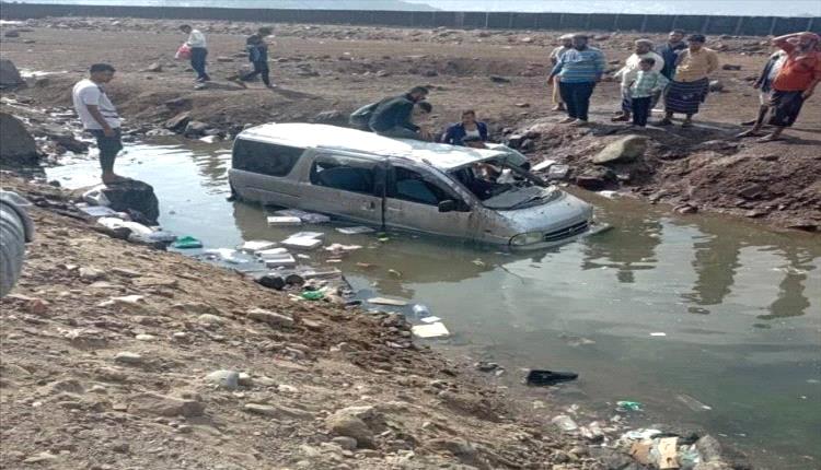 حادث خط الجسر بعدن السرعة الزائدة تصيب طالبات بجروح
