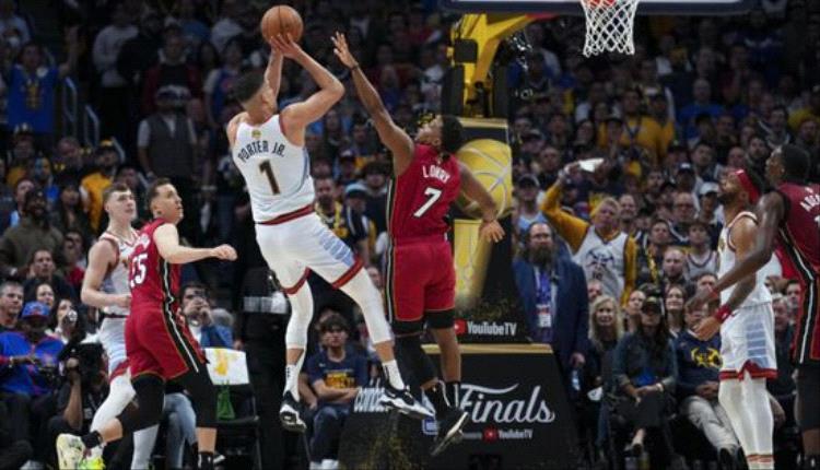 تشونسي بيلبس في قلب فضيحة البوكر: مدرب بورتلاند يمثل أمام القضاء بتهم الاحتيال