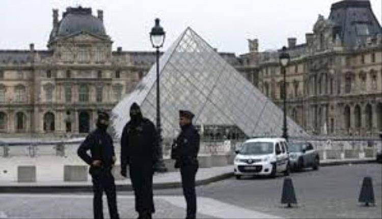 فرنسا توقف أربعة مشتبه بهم في سرقة مجوهرات التاج الملكي من اللوفر
