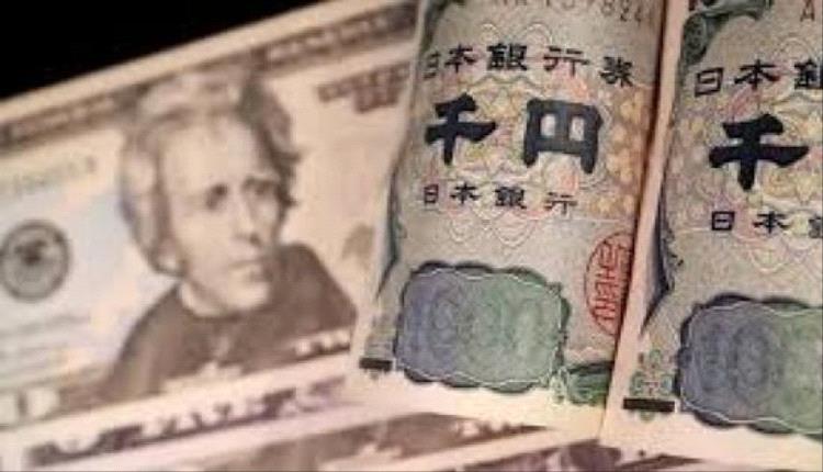 تراجع الين أمام الدولار مع ترقب تدخل حكومي